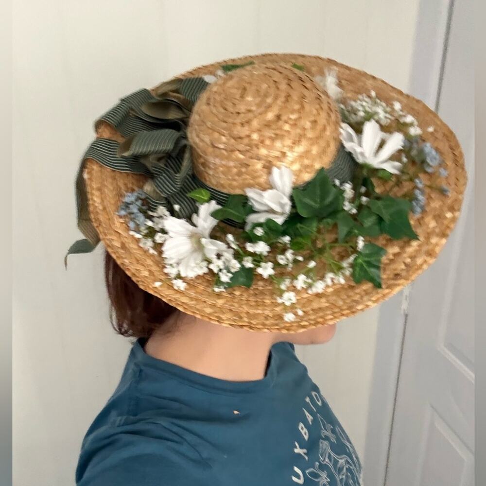 Cottagecore straw hat with floral and ribbon trim - Picture 5 of 11